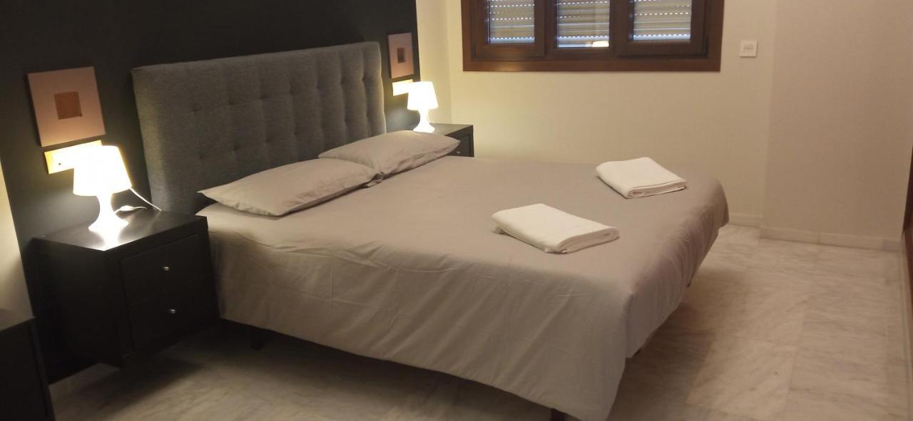 Fibes Lux Sevilla Este. מראה חיצוני תמונה